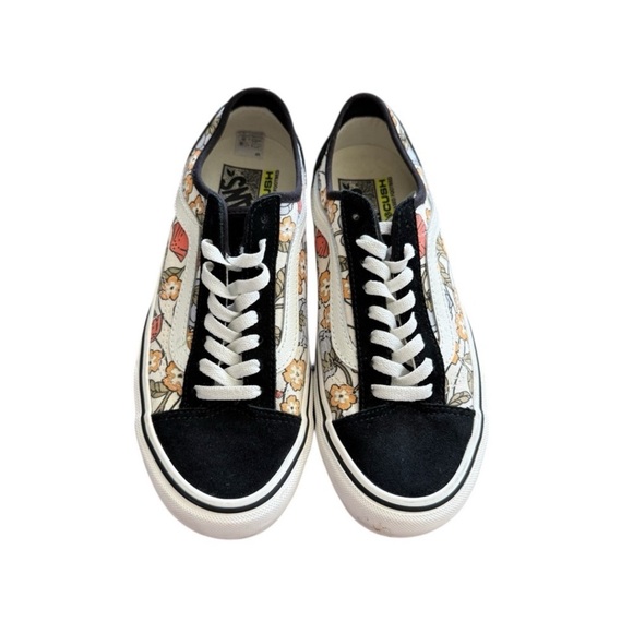 Vans Black and White Old Skool Sneakers with Floral Design Size 8 Woman’s - Picture 2 of 14
